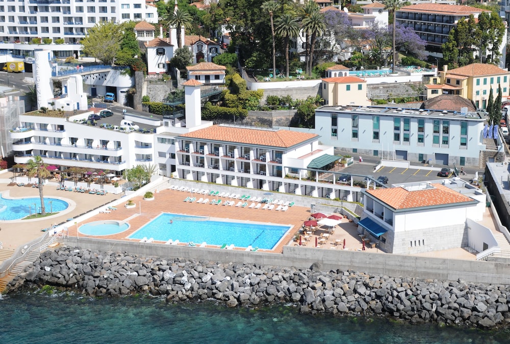 Hotel Quinta da Penha de França — Swimming pool in Funchal, Madeira