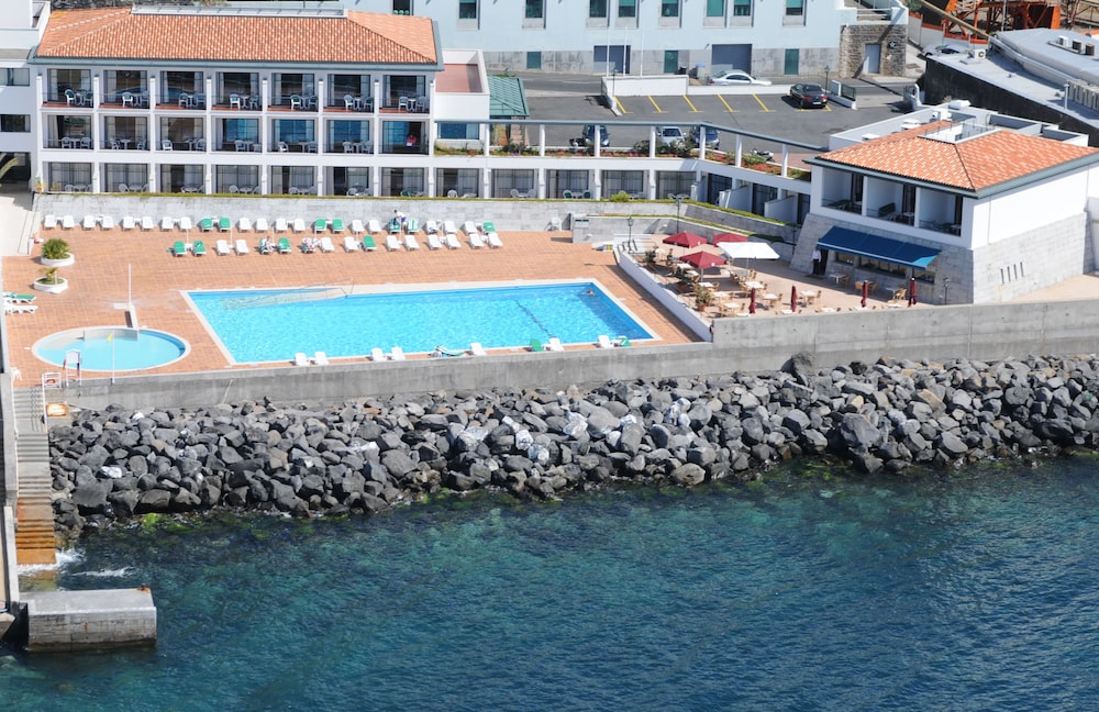 Hotel Quinta da Penha de França — Swimming pool in Funchal, Madeira