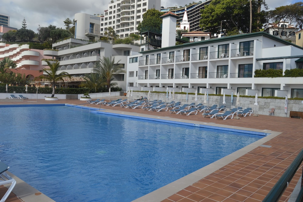Hotel Quinta da Penha de França — Swimming pool in Funchal, Madeira