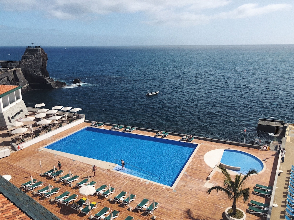 Hotel Quinta da Penha de França — Swimming pool in Funchal, Madeira