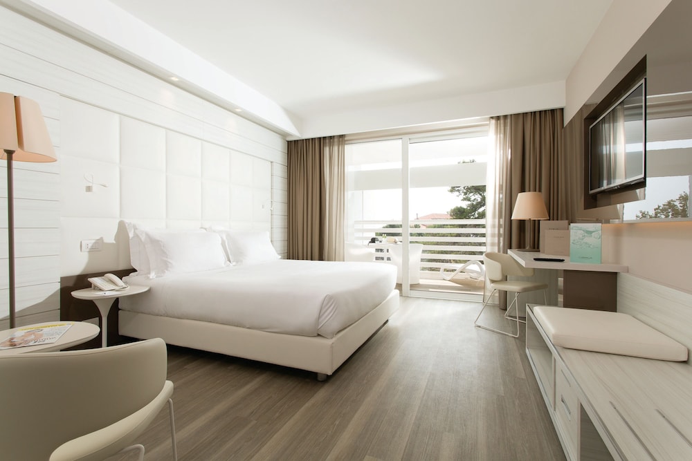 Almar Lido Jesolo Resort & Spa — Hotel rooms in Jesolo, Veneto