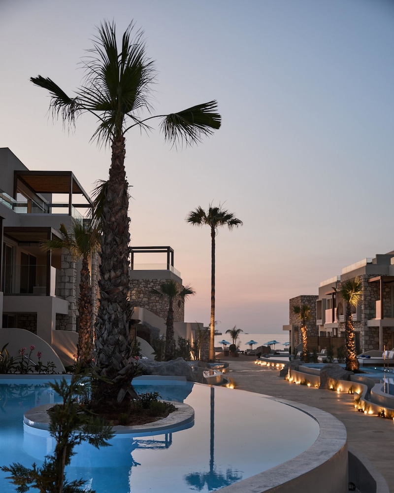 Uzenie All Suites Boutique Resort - Adults Only — Swimming pool in Rethymnon