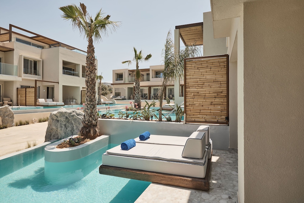 Uzenie All Suites Boutique Resort - Adults Only — Swimming pool in Rethymnon