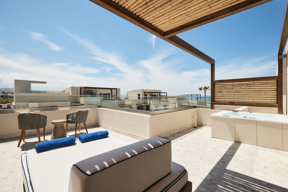 Uzenie All Suites Boutique Resort - Adults Only — Hotel building in Rethymnon