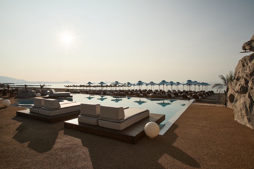 Uzenie All Suites Boutique Resort - Adults Only — Swimming pool in Rethymnon