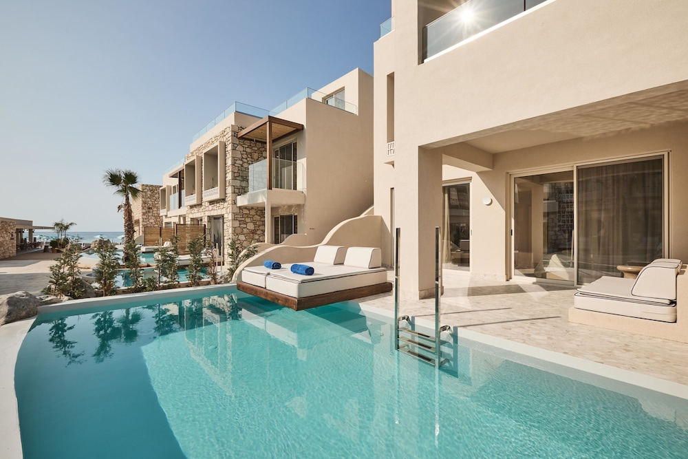 Uzenie All Suites Boutique Resort - Adults Only — Swimming pool in Rethymnon