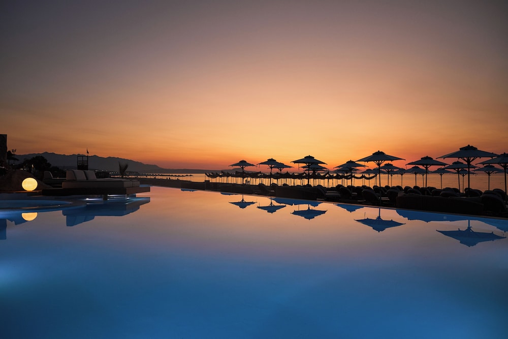 Uzenie All Suites Boutique Resort - Adults Only — Swimming pool in Rethymnon
