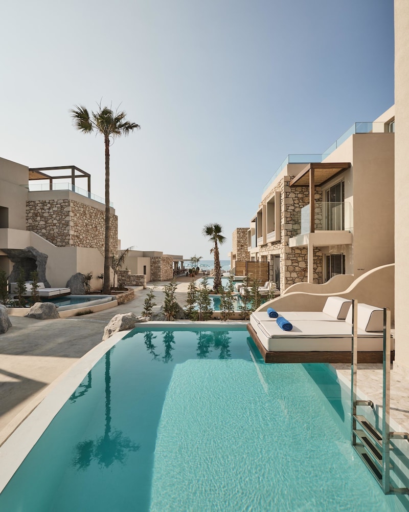 Uzenie All Suites Boutique Resort - Adults Only — Swimming pool in Rethymnon