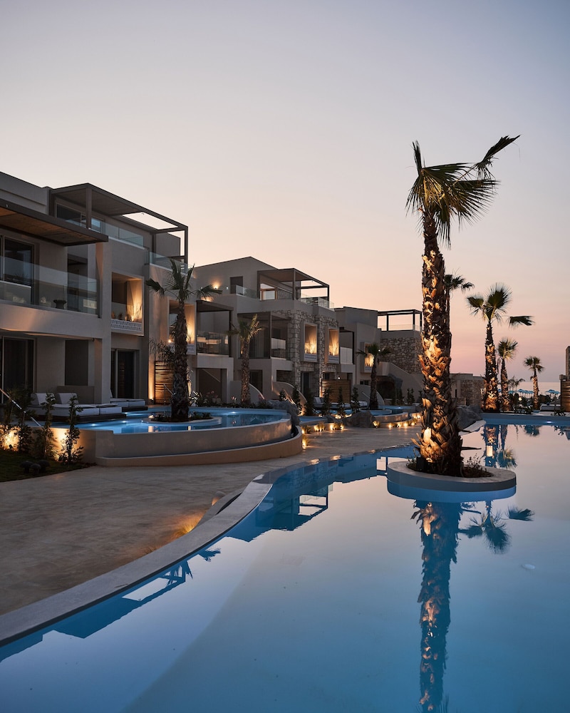 Uzenie All Suites Boutique Resort - Adults Only — Swimming pool in Rethymnon