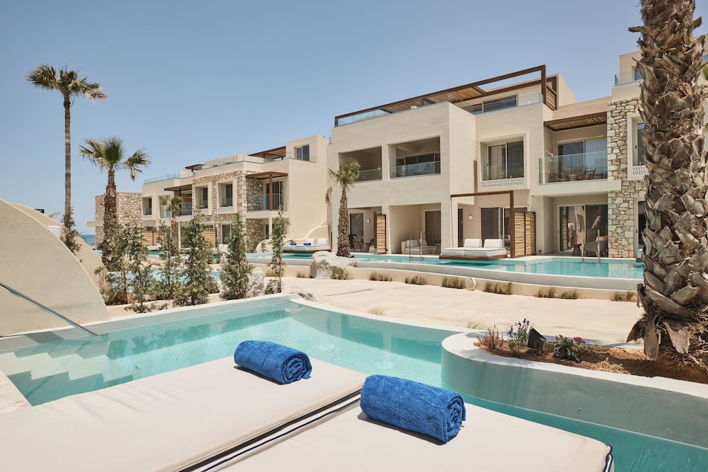 Uzenie All Suites Boutique Resort - Adults Only — Swimming pool in Rethymnon