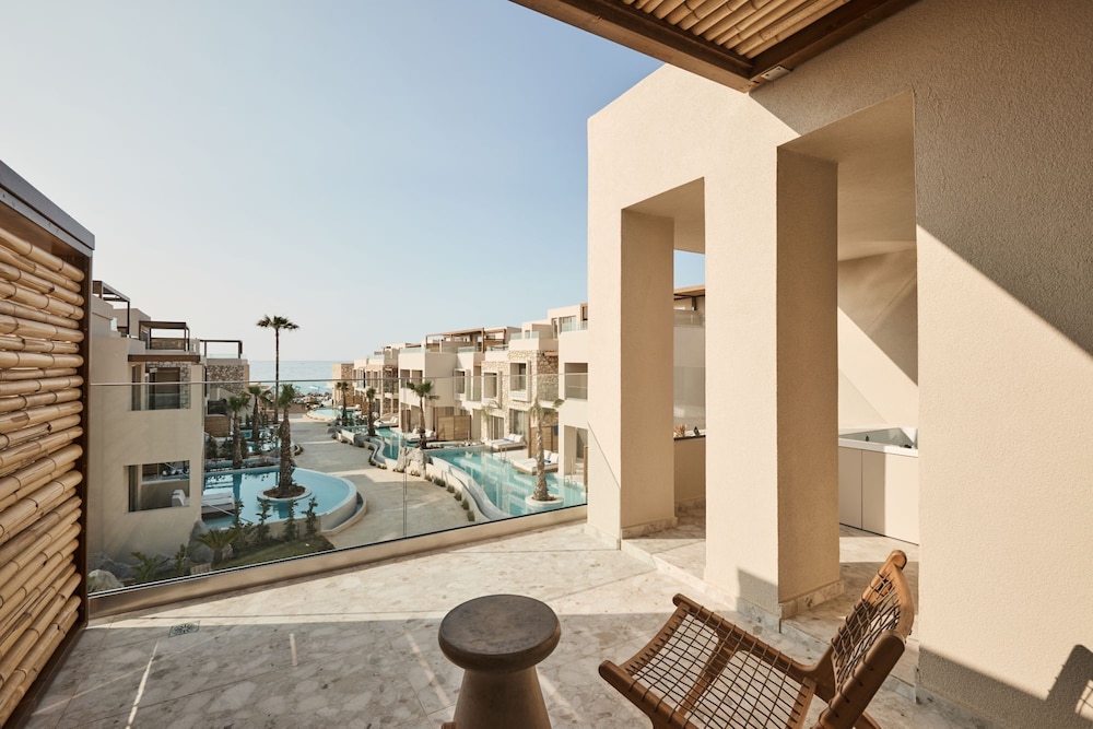 Uzenie All Suites Boutique Resort - Adults Only — Hotel building in Rethymnon