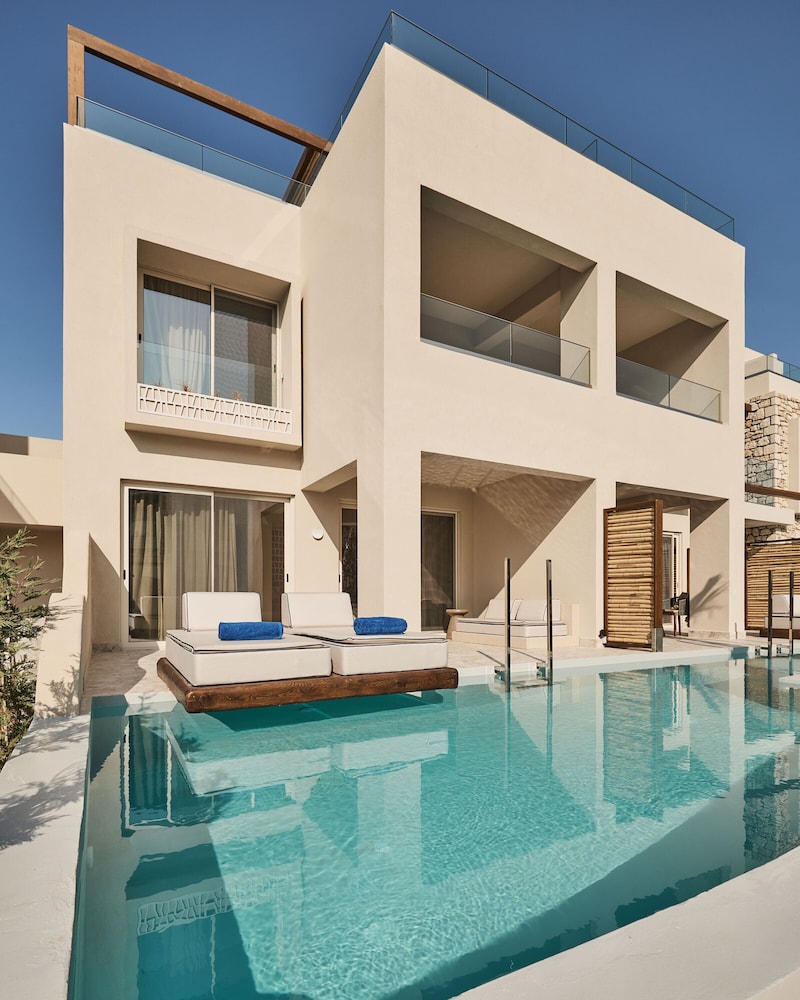 Uzenie All Suites Boutique Resort - Adults Only — Swimming pool in Rethymnon