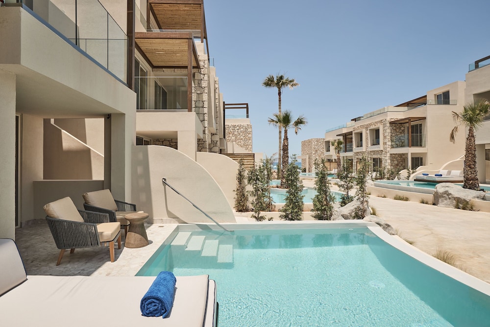 Uzenie All Suites Boutique Resort - Adults Only — Swimming pool in Rethymnon