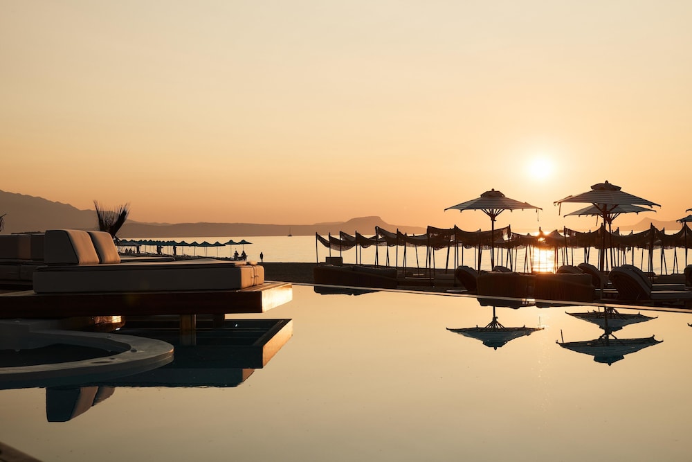 Uzenie All Suites Boutique Resort - Adults Only — Swimming pool in Rethymnon