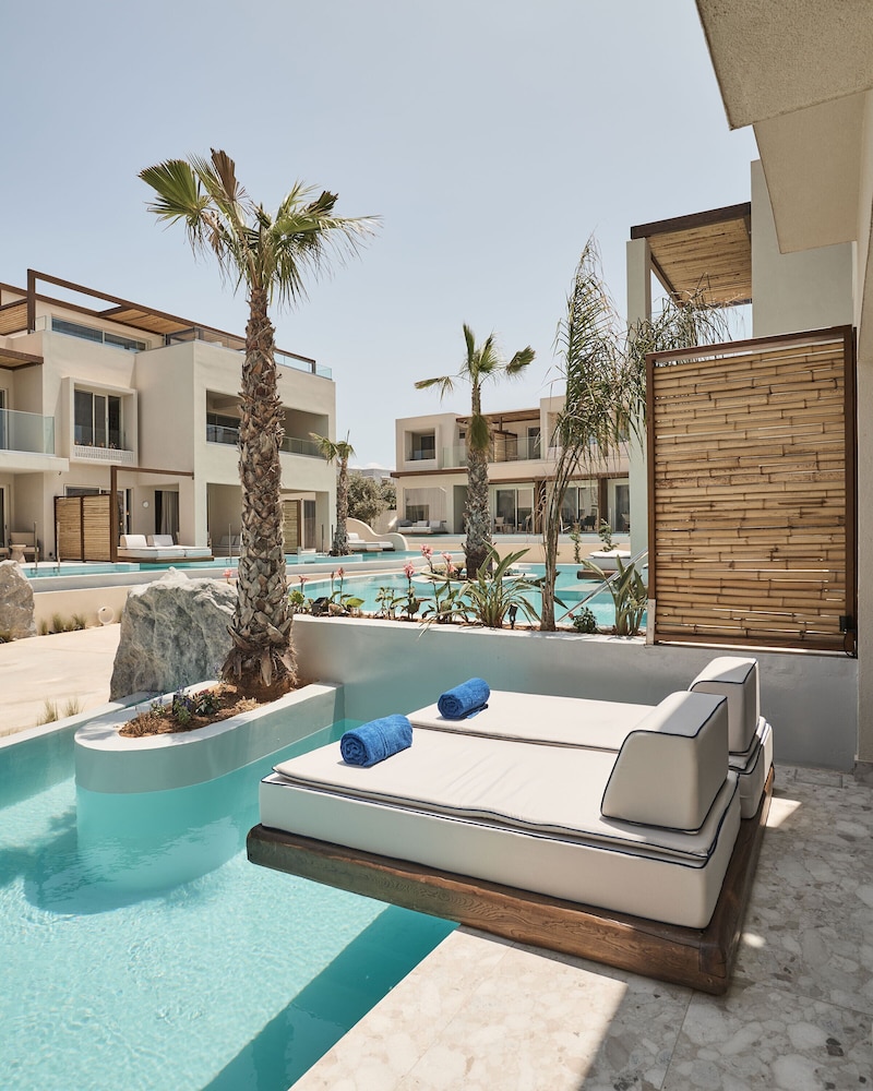 Uzenie All Suites Boutique Resort - Adults Only — Swimming pool in Rethymnon