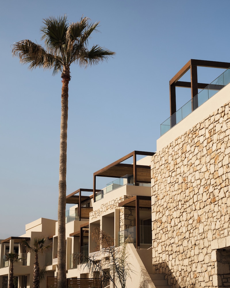 Uzenie All Suites Boutique Resort - Adults Only — Hotel building in Rethymnon