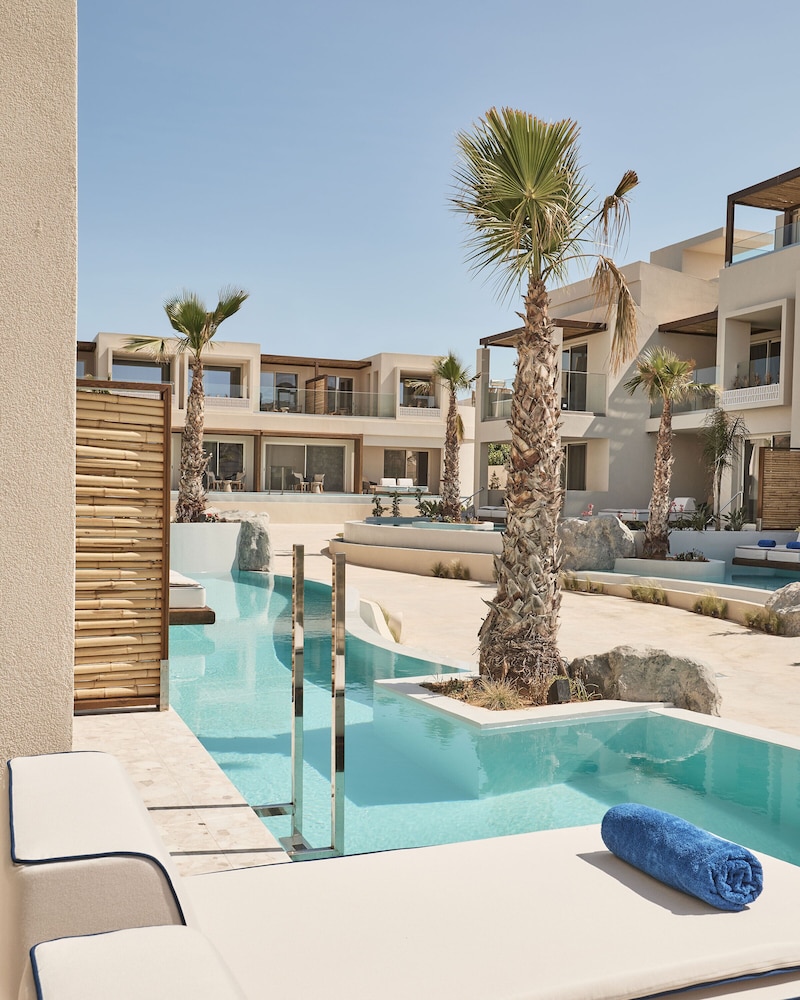 Uzenie All Suites Boutique Resort - Adults Only — Swimming pool in Rethymnon