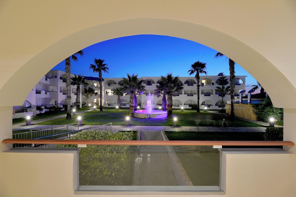 Alykanas Beach Hotel by Zante Plaza — Hotel building in Alikanas, Ionian Islands
