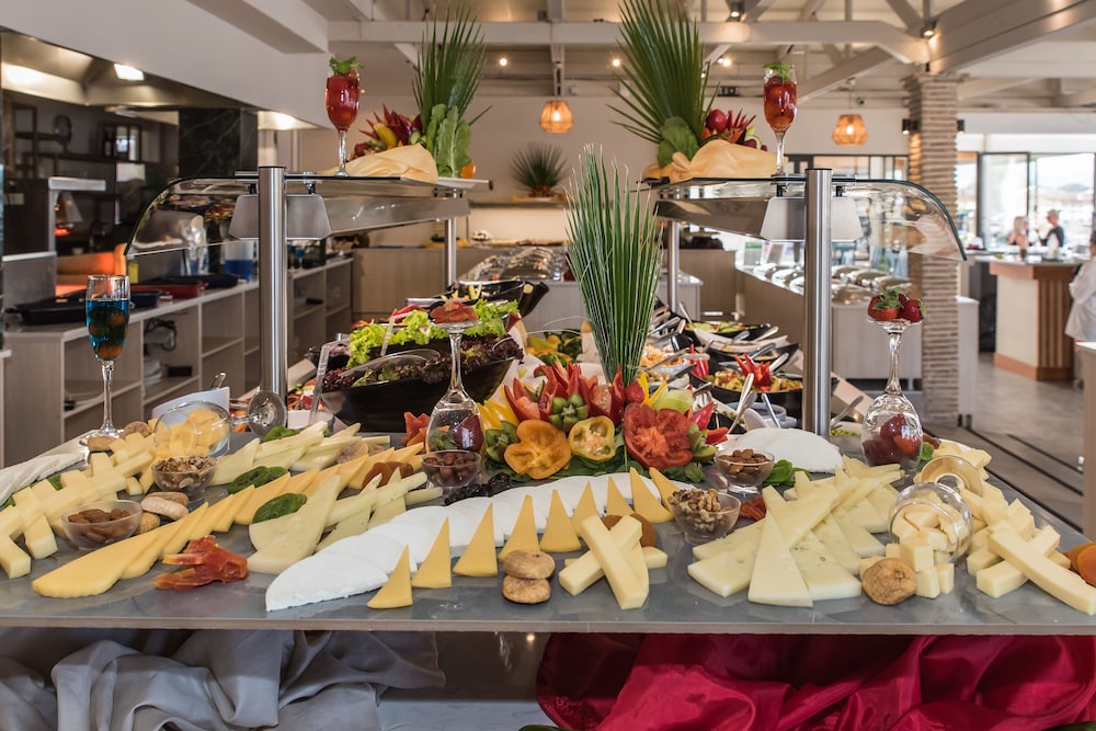 Alykanas Beach Hotel by Zante Plaza — Restaurant & bars in Alikanas, Ionian Islands