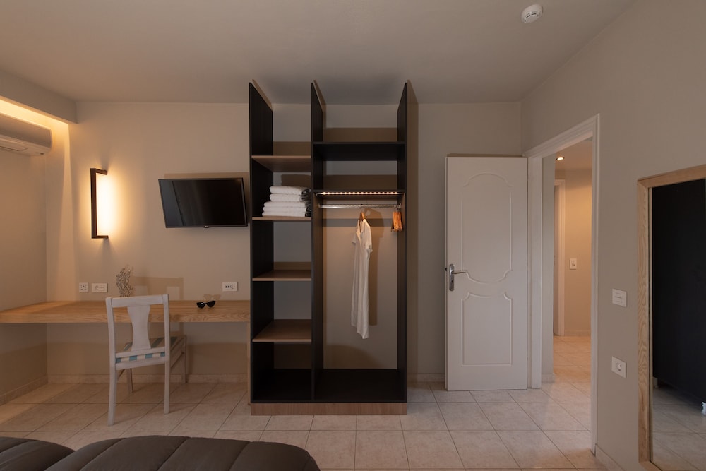 Alykanas Beach Hotel by Zante Plaza — Hotel rooms in Alikanas, Ionian Islands