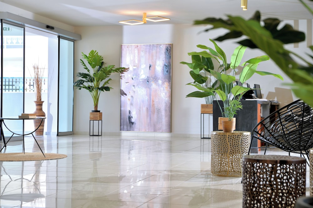 Alykanas Beach Hotel by Zante Plaza — Hotel building in Alikanas, Ionian Islands