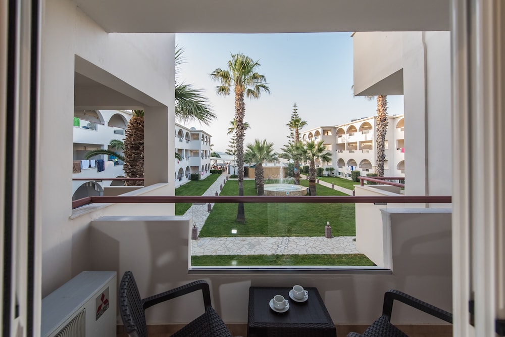 Alykanas Beach Hotel by Zante Plaza — Hotel building in Alikanas, Ionian Islands