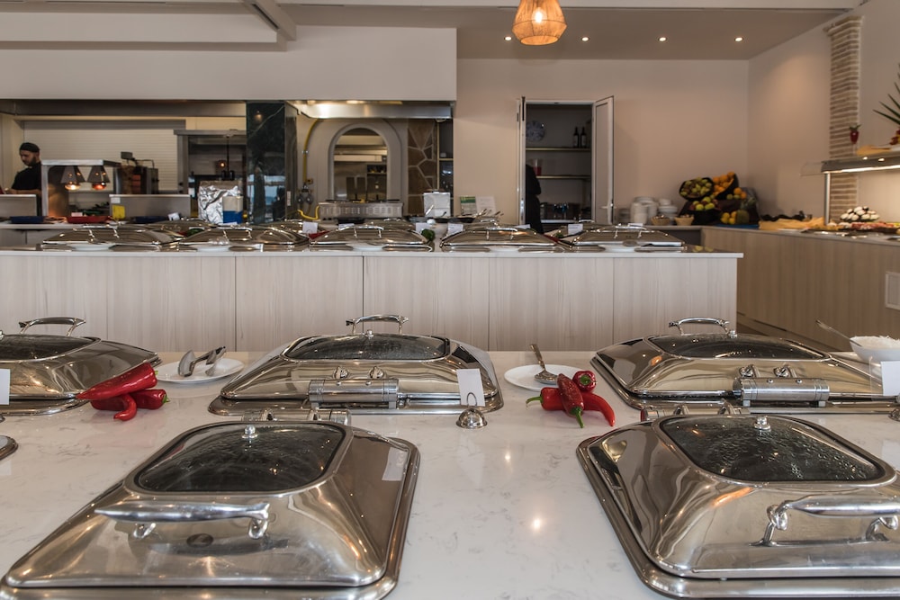 Alykanas Beach Hotel by Zante Plaza — Restaurant & bars in Alikanas, Ionian Islands