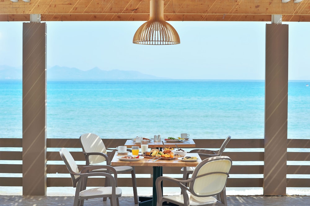 Alykanas Beach Hotel by Zante Plaza — Restaurant & bars in Alikanas, Ionian Islands