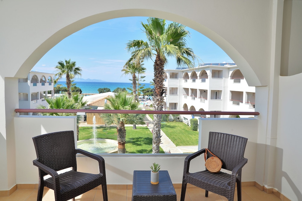 Alykanas Beach Hotel by Zante Plaza — Hotel building in Alikanas, Ionian Islands