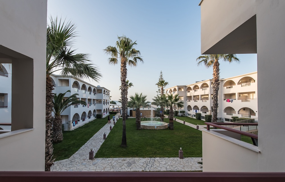 Alykanas Beach Hotel by Zante Plaza — Hotel building in Alikanas, Ionian Islands