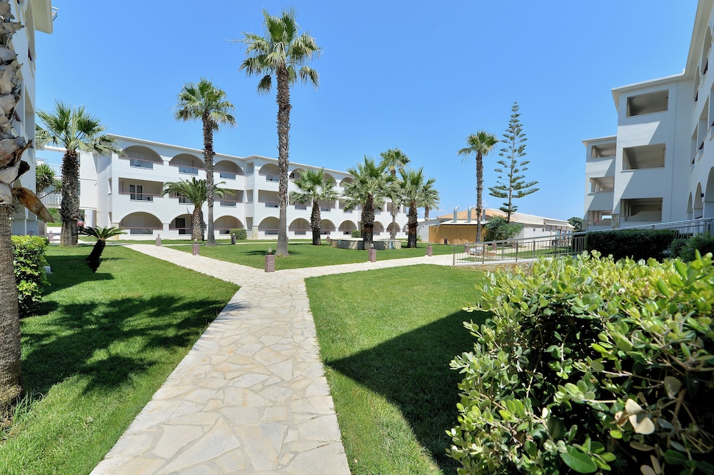 Alykanas Beach Hotel by Zante Plaza — Hotel building in Alikanas, Ionian Islands
