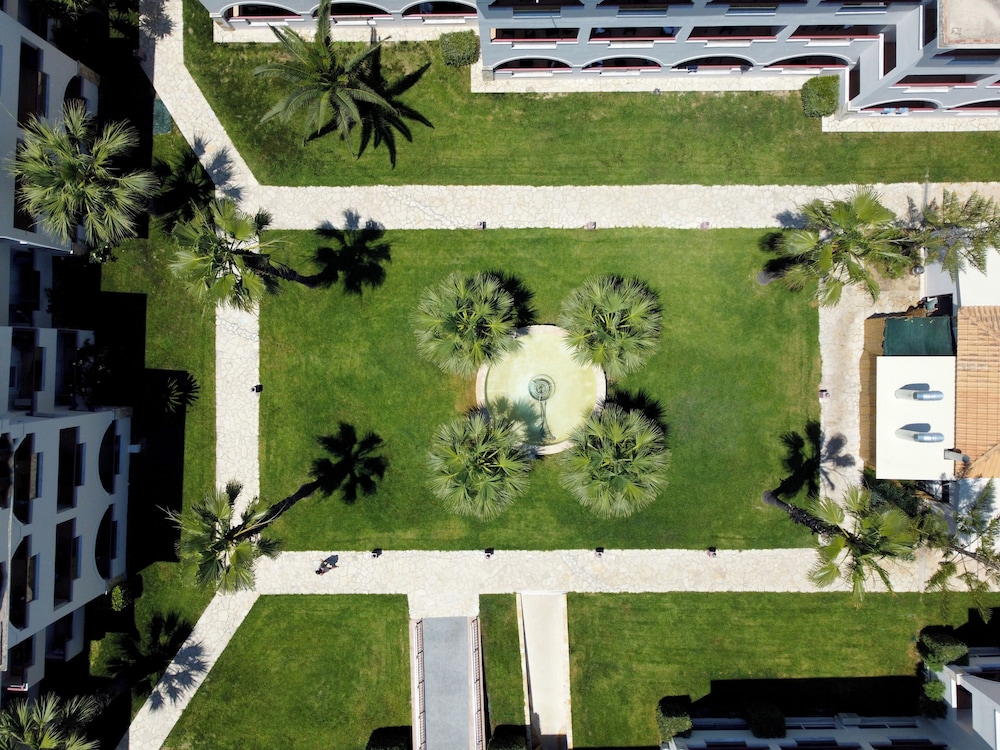 Alykanas Beach Hotel by Zante Plaza — Hotel building in Alikanas, Ionian Islands