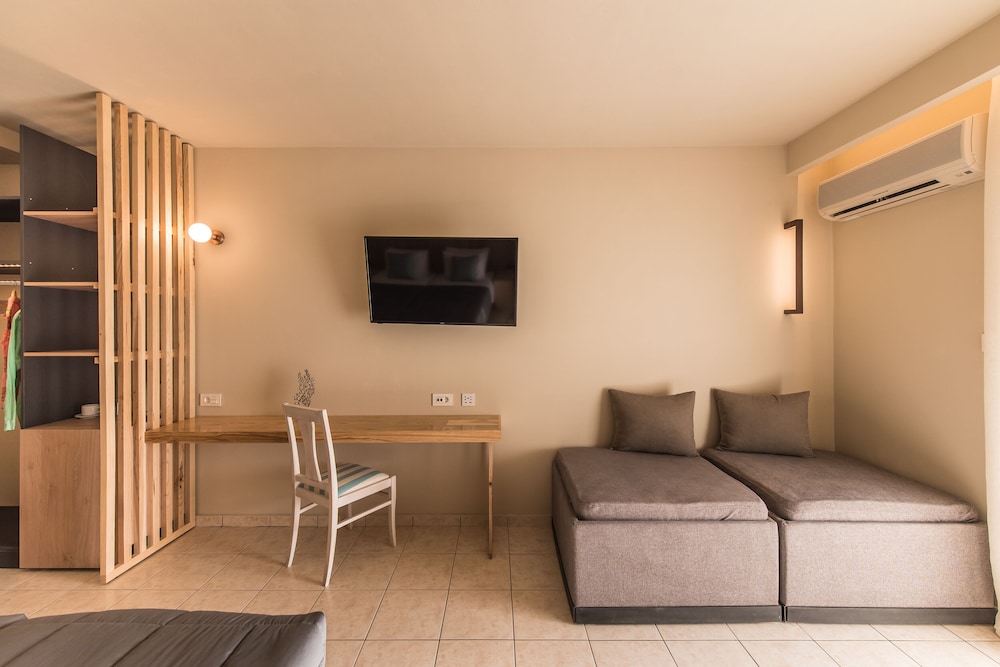 Alykanas Beach Hotel by Zante Plaza — Hotel rooms in Alikanas, Ionian Islands