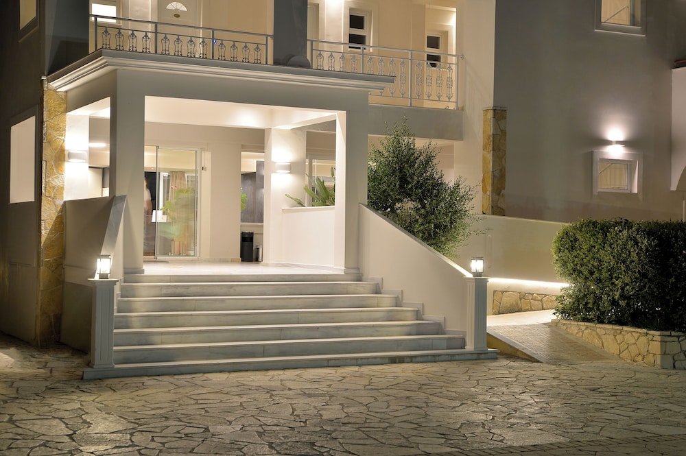 Alykanas Beach Hotel by Zante Plaza — Hotel building in Alikanas, Ionian Islands