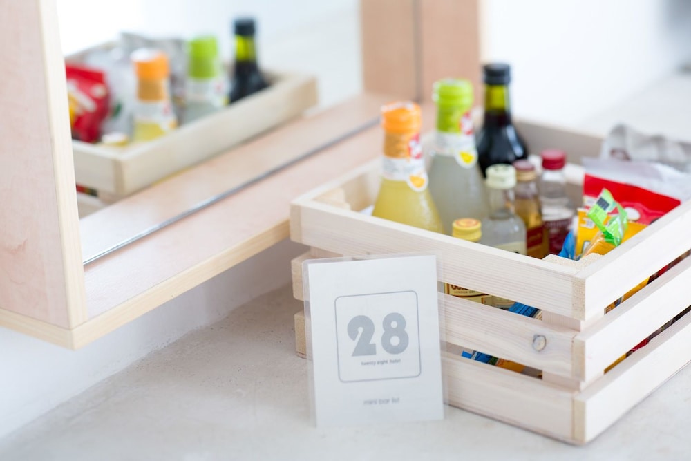 Hotel 28 — Hotel rooms in Kamari, South Aegean