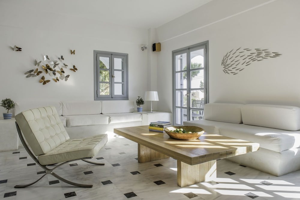 Hotel 28 — Hotel rooms in Kamari, South Aegean