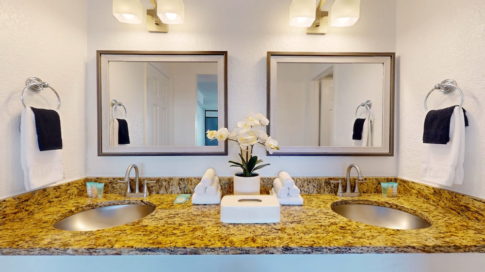 Park Royal Orlando managed by Accor — Hotel rooms in Kissimmee, Florida