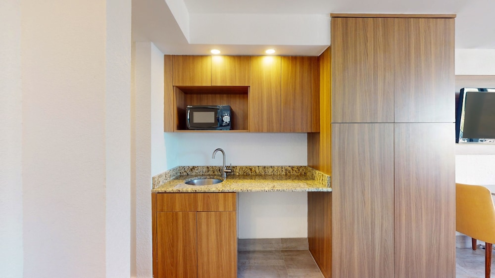 Park Royal Orlando managed by Accor — Hotel rooms in Kissimmee, Florida
