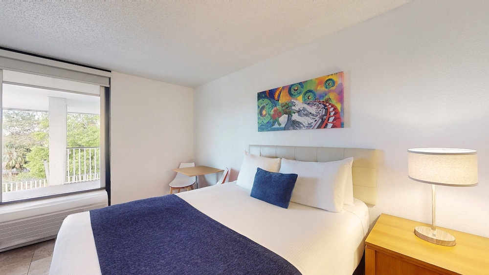 Park Royal Orlando managed by Accor — Hotel rooms in Kissimmee, Florida