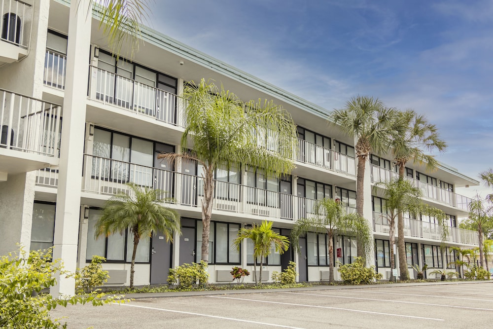 Park Royal Orlando managed by Accor — Hotel building in Kissimmee, Florida