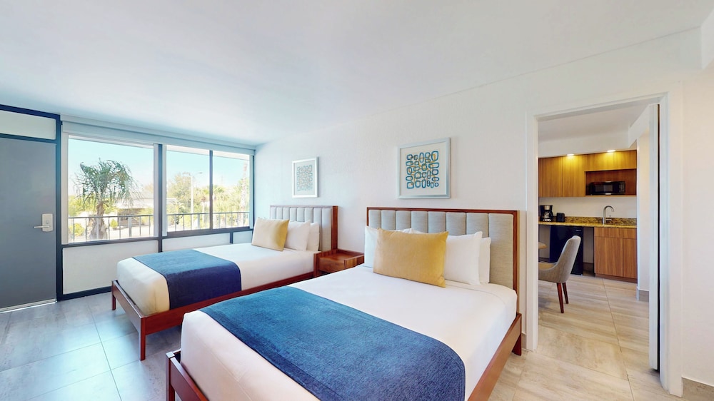 Park Royal Orlando managed by Accor — Hotel rooms in Kissimmee, Florida