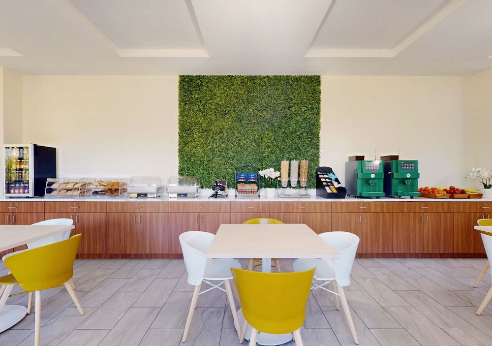 Park Royal Orlando managed by Accor — Restaurant & bars in Kissimmee, Florida