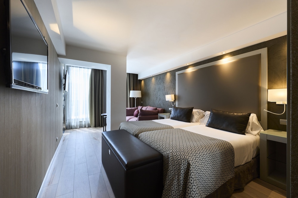 Catalonia Square — Hotel rooms in Barcelona, Catalonia