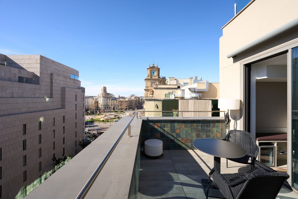 Catalonia Square — Attractions in the area in Barcelona, Catalonia