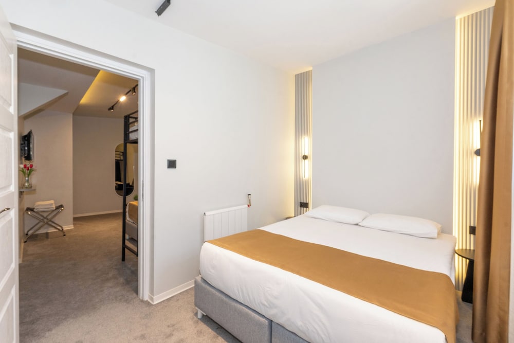 Istanbul Holiday Hotel — Hotel rooms in Istanbul, Istanbul