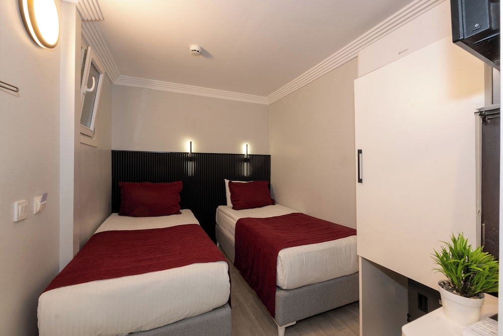 Istanbul Holiday Hotel — Hotel rooms in Istanbul, Istanbul