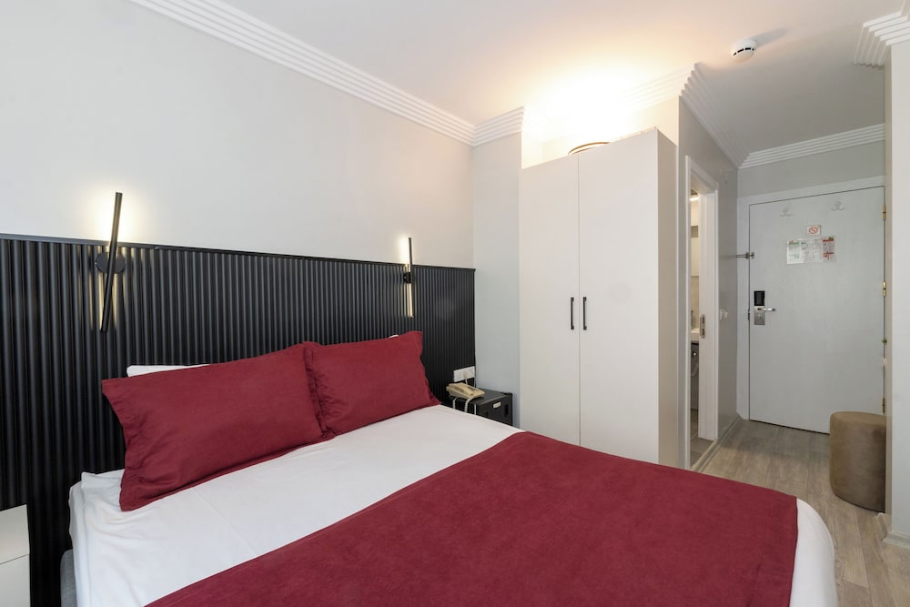 Istanbul Holiday Hotel — Hotel rooms in Istanbul, Istanbul