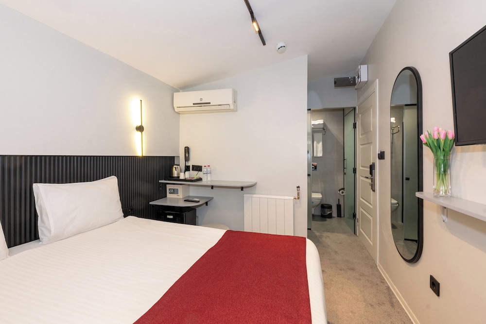 Istanbul Holiday Hotel — Hotel rooms in Istanbul, Istanbul