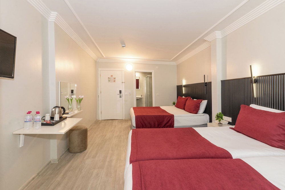 Istanbul Holiday Hotel — Hotel rooms in Istanbul, Istanbul