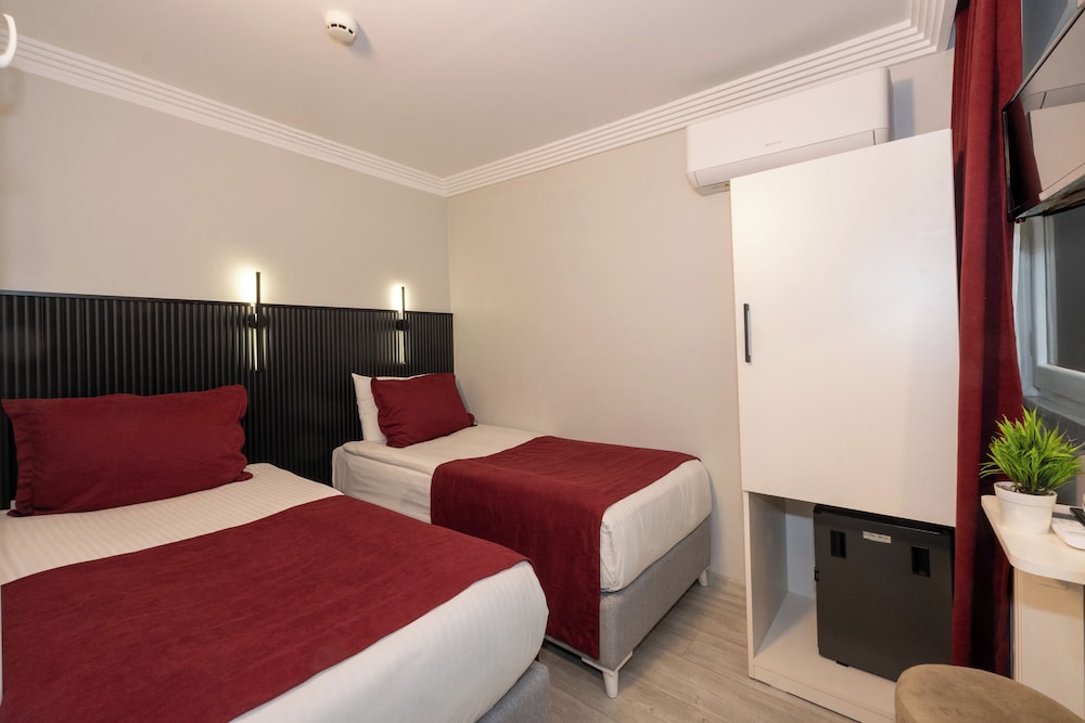Istanbul Holiday Hotel — Hotel rooms in Istanbul, Istanbul
